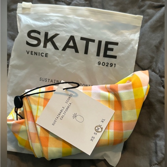 Skatie Kourtney Top & Suzanne bottoms, M, NWT - Picture 8 of 8